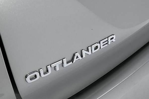 2023 Mitsubishi Outlander ES ZM