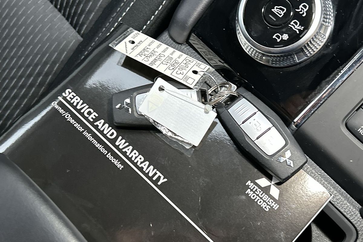 2023 Mitsubishi Outlander ES ZM