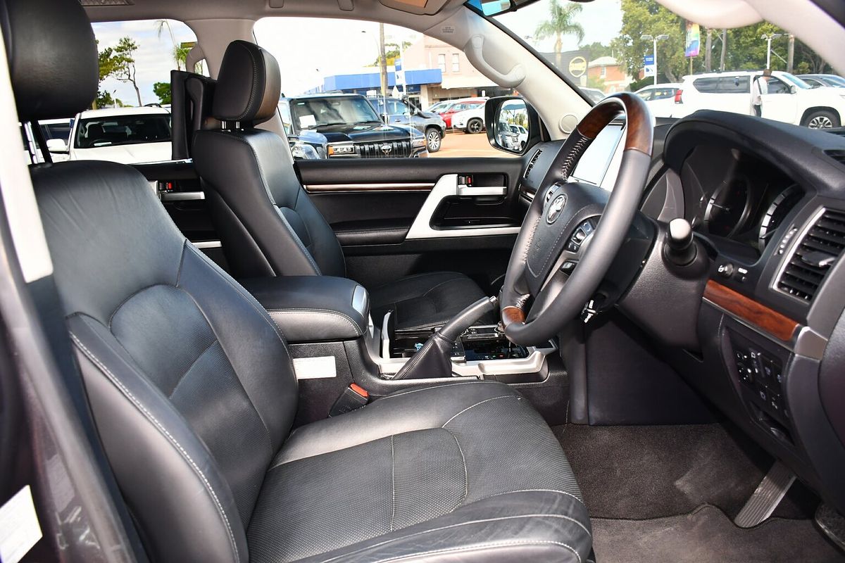2021 Toyota Landcruiser Sahara VDJ200R