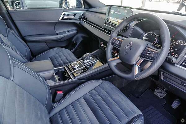 2024 Mitsubishi Outlander Black Edition ZM