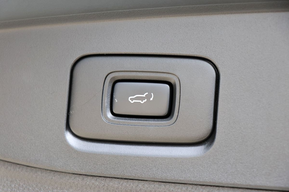 2023 Isuzu MU-X LS-T