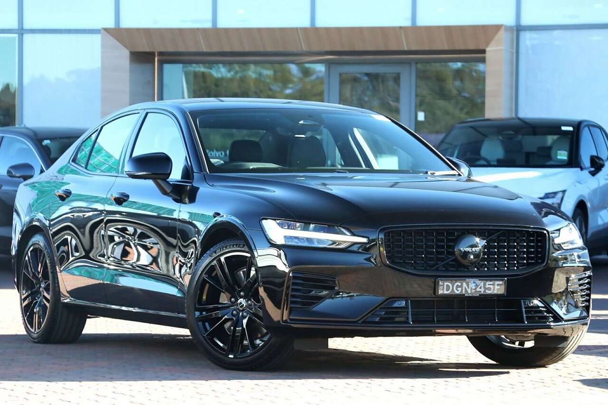 2024 Volvo S60 Recharge T8 Black Edition