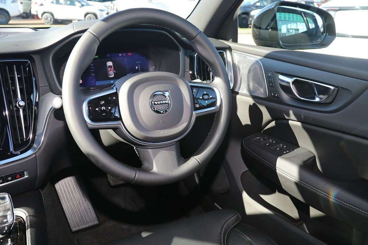 2024 Volvo S60 Recharge T8 Black Edition