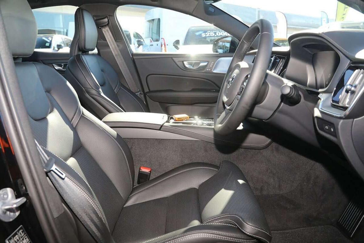 2024 Volvo S60 Recharge T8 Black Edition