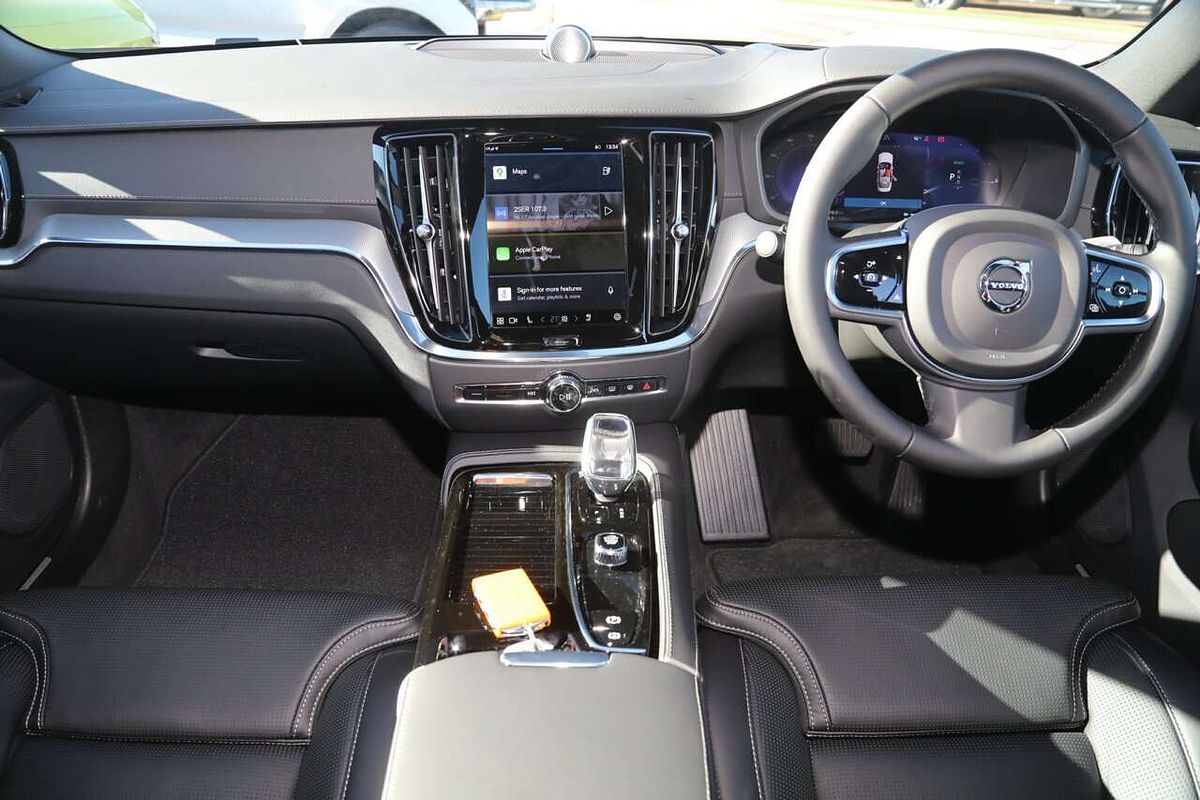 2024 Volvo S60 Recharge T8 Black Edition