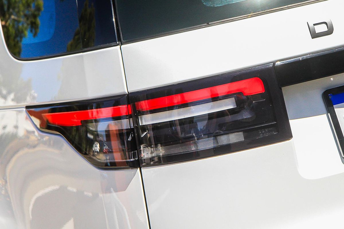 2018 Land Rover Discovery SD4 S Series 5