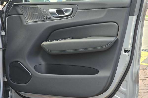 2023 Volvo XC60 Ultimate B5 Bright