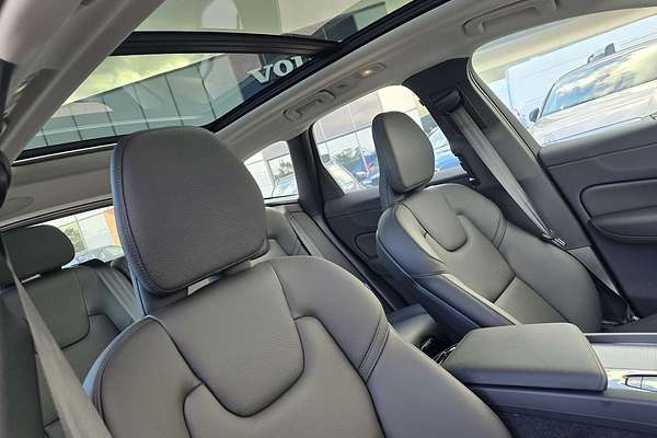 2023 Volvo XC60 Ultimate B5 Bright