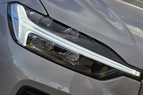 2023 Volvo XC60 Ultimate B5 Bright