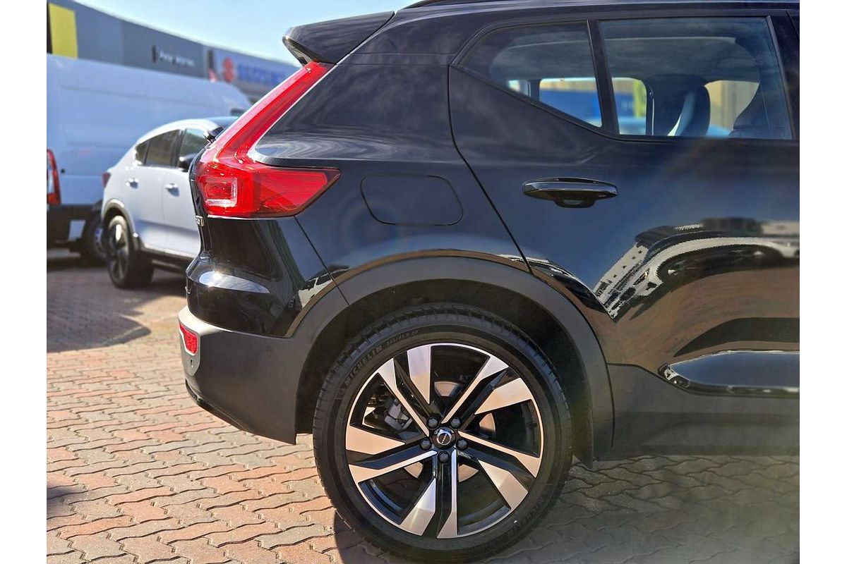 2023 Volvo XC40 Ultimate B5 Dark