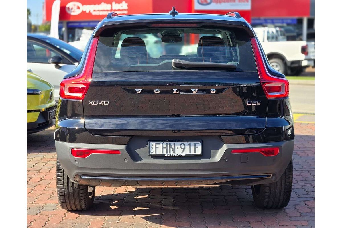 2023 Volvo XC40 Ultimate B5 Dark