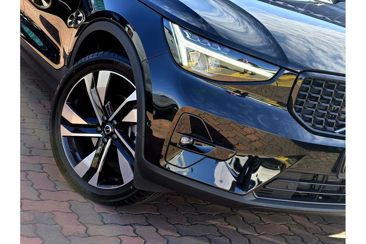 2023 Volvo XC40 Ultimate B5 Dark