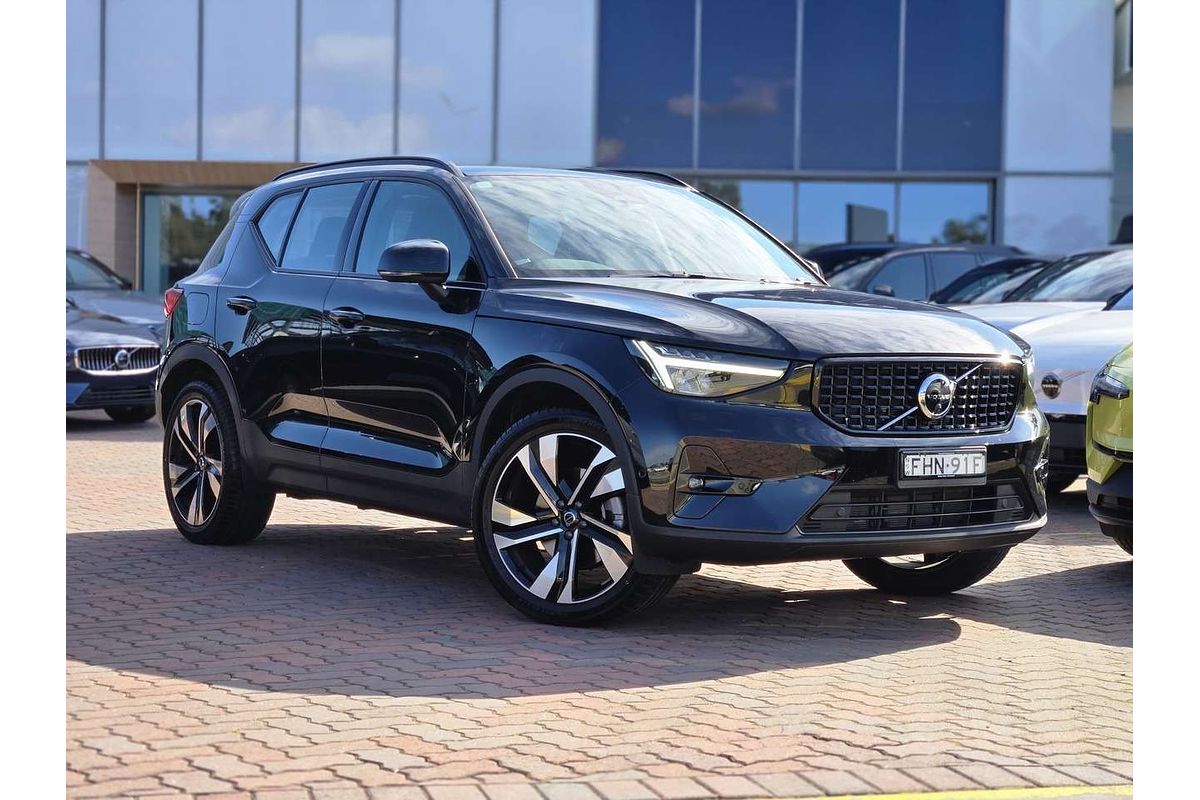 2023 Volvo XC40 Ultimate B5 Dark