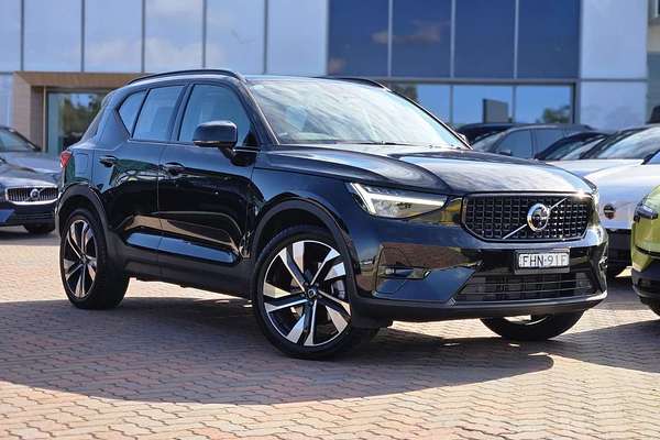 2023 Volvo XC40 Ultimate B5 Dark