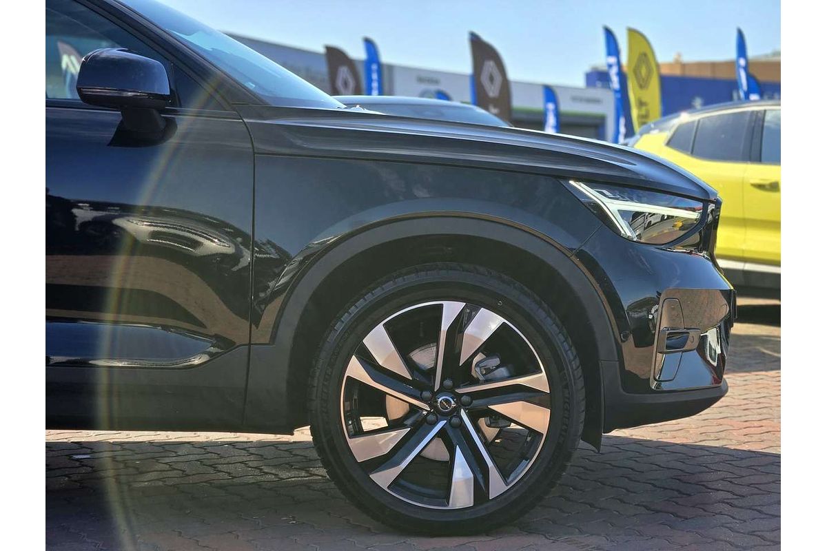 2023 Volvo XC40 Ultimate B5 Dark