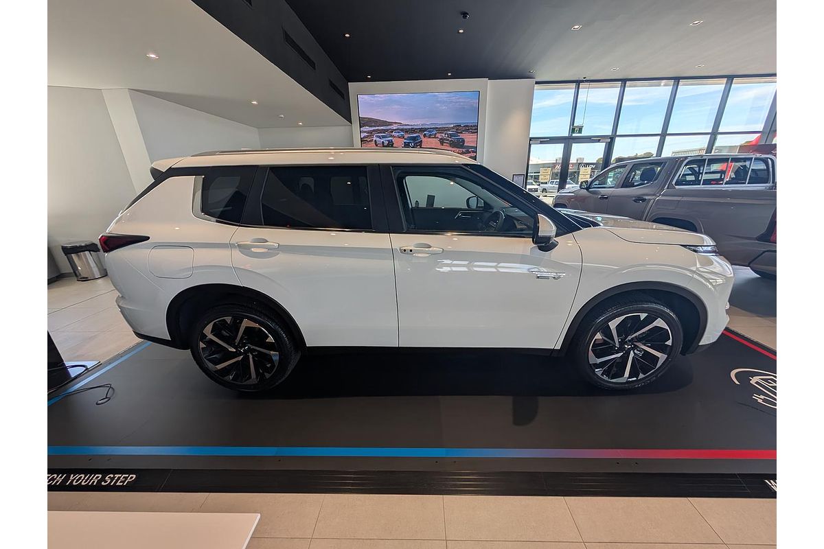 2024 Mitsubishi Outlander PHEV Aspire ZM