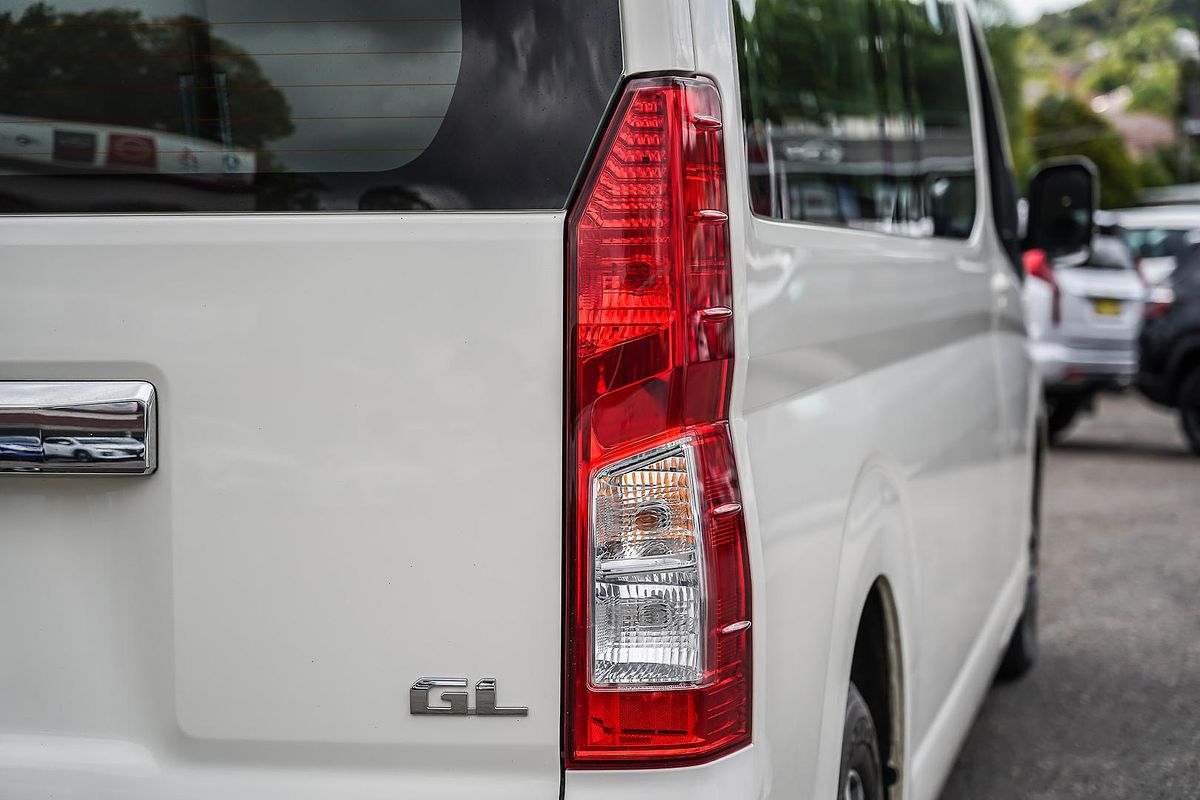 2022 Toyota Hiace Commuter GDH322R