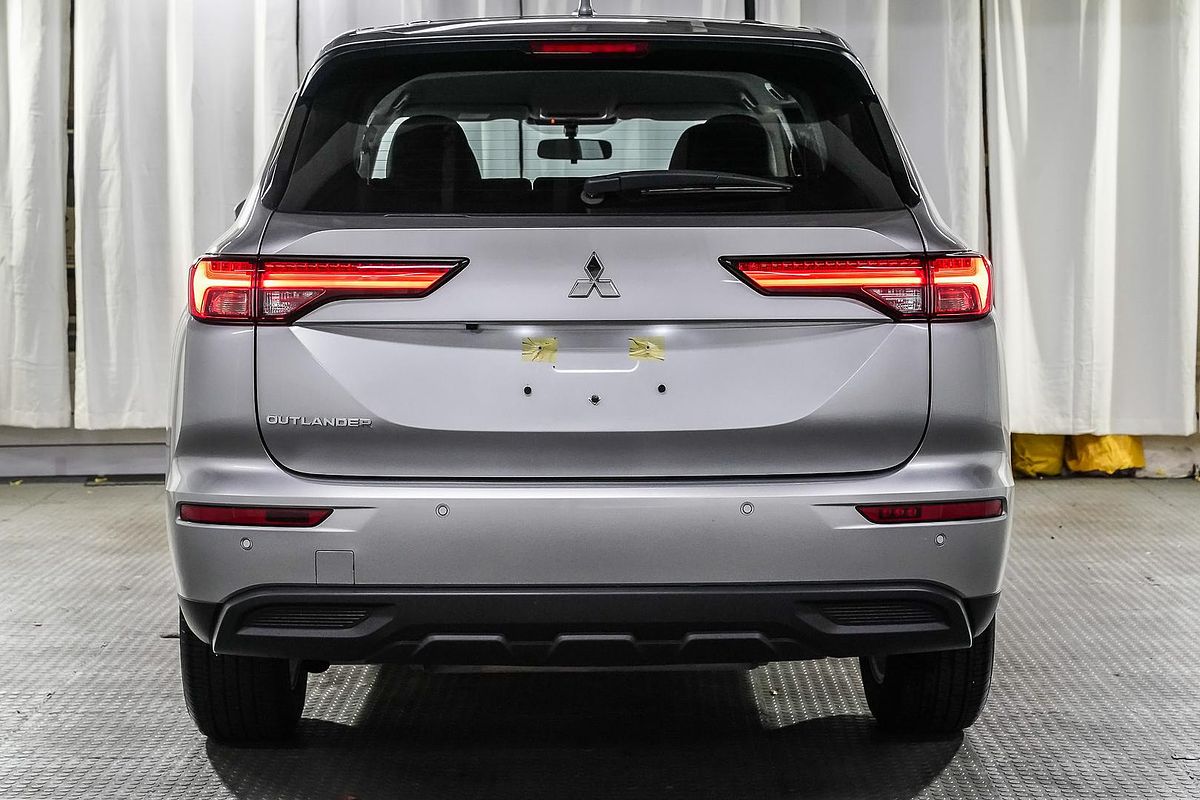 2023 Mitsubishi Outlander ES ZM