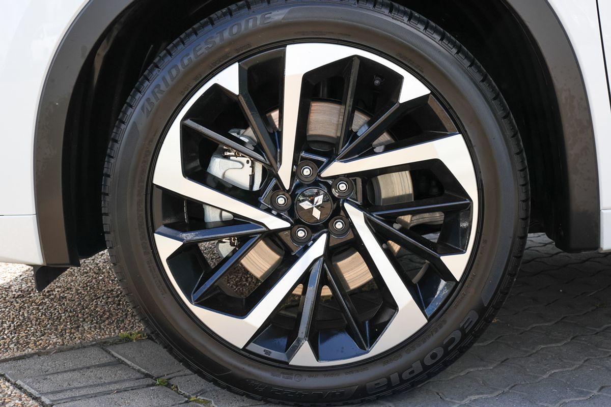 2023 Mitsubishi Outlander Exceed Tourer ZM