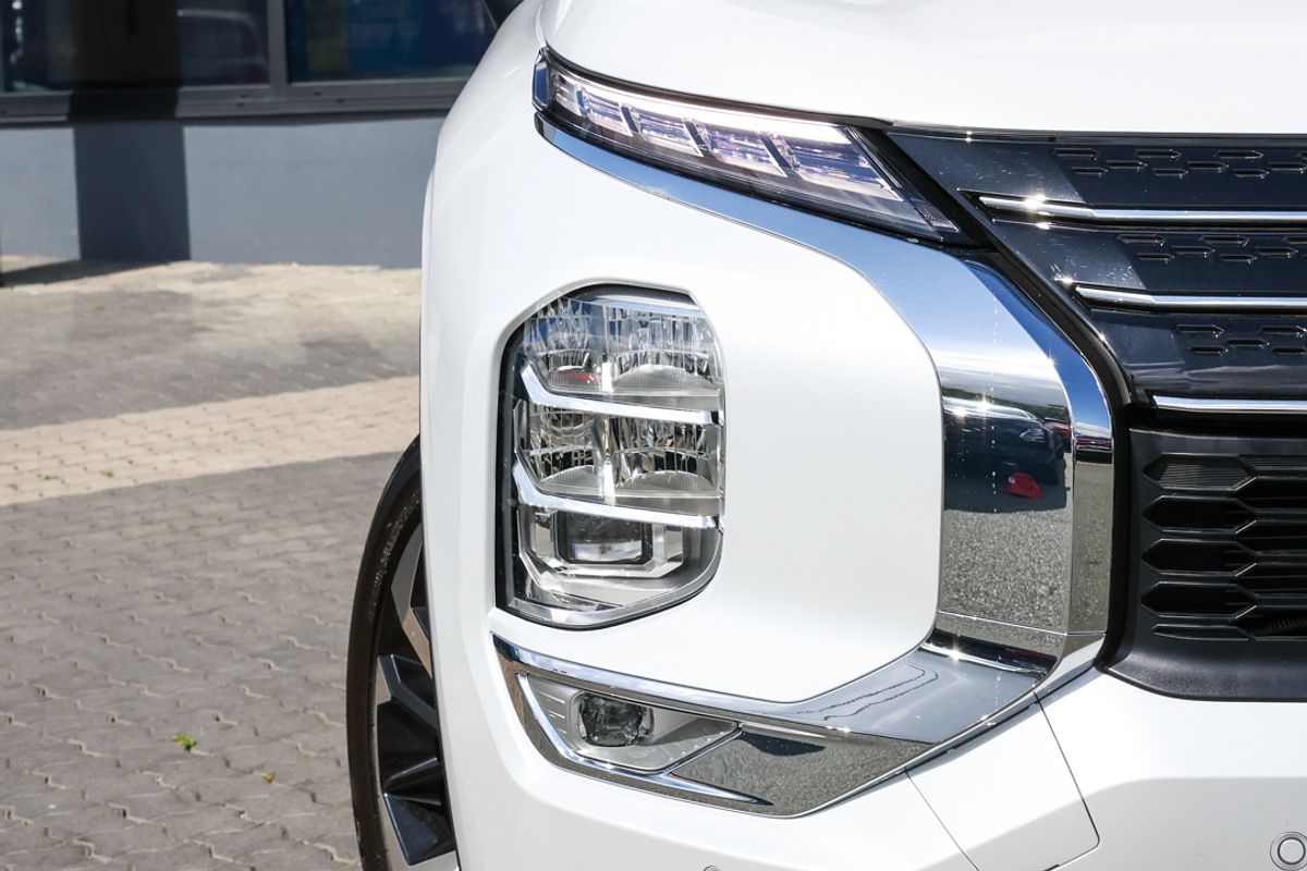 2023 Mitsubishi Outlander Exceed Tourer ZM