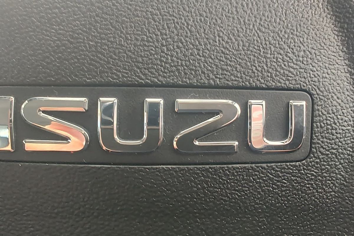 2023 Isuzu MU-X LS-T