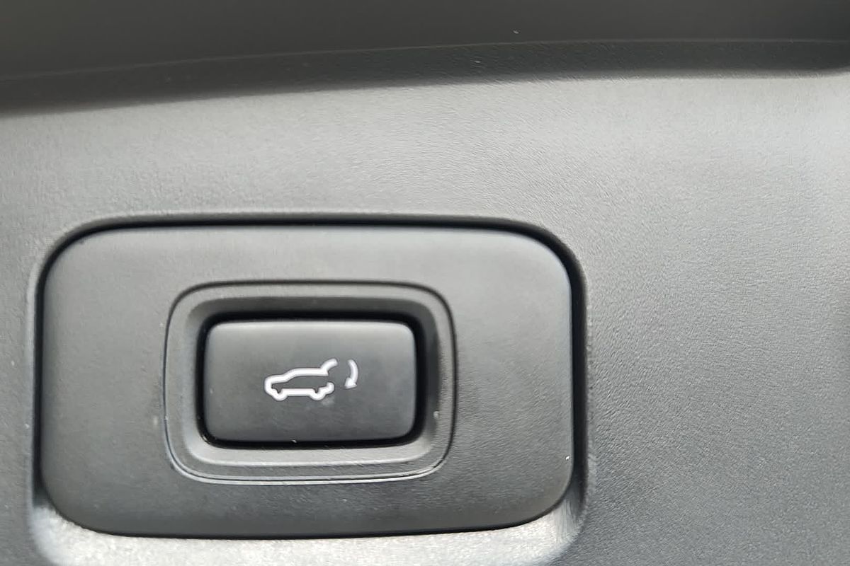 2023 Isuzu MU-X LS-T