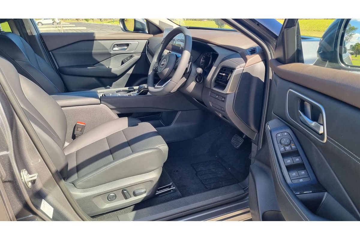 2025 Nissan X-TRAIL ST-L T33