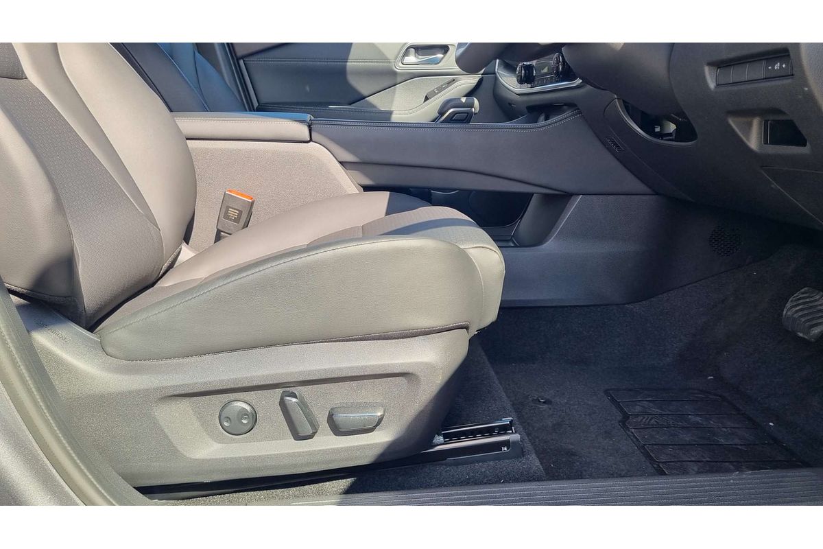 2025 Nissan X-TRAIL ST-L T33