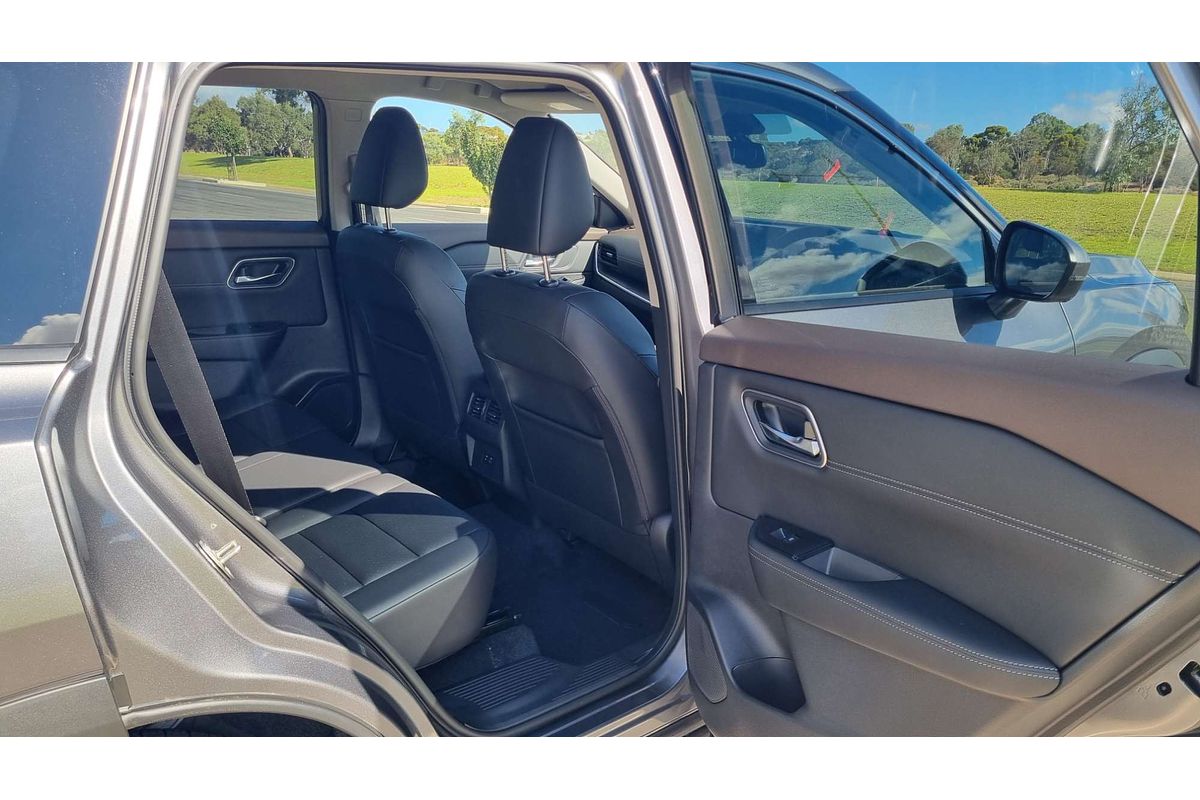 2025 Nissan X-TRAIL ST-L T33