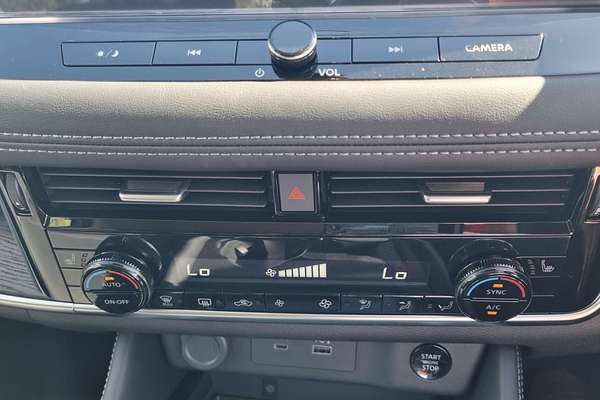 2025 Nissan X-TRAIL ST-L T33