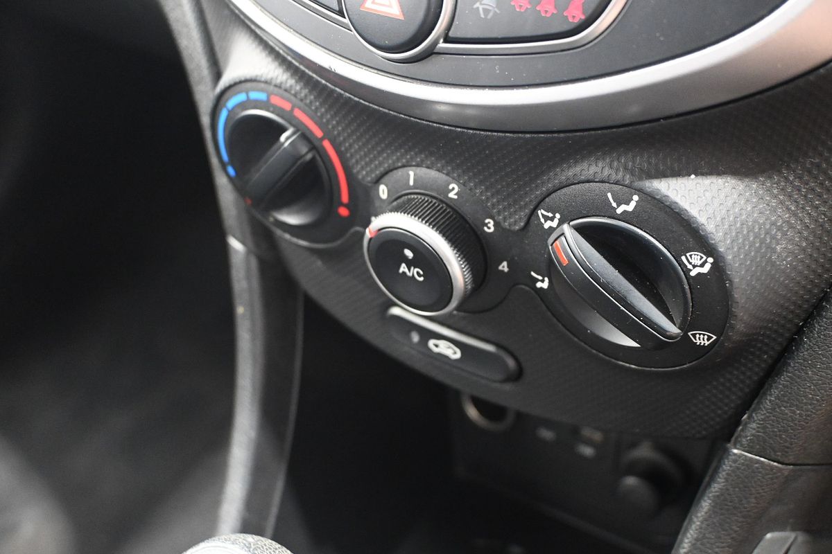 2017 Hyundai Accent Active RB4