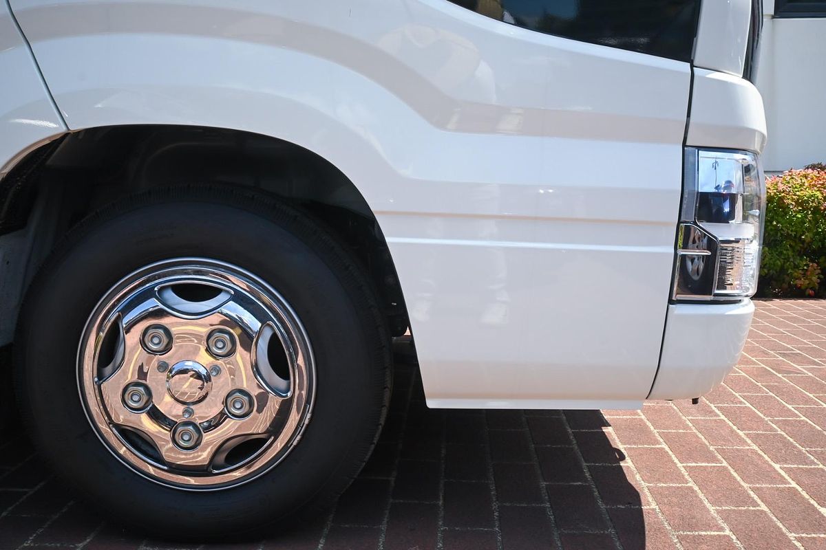 2024 Toyota Coaster Deluxe GDB70R