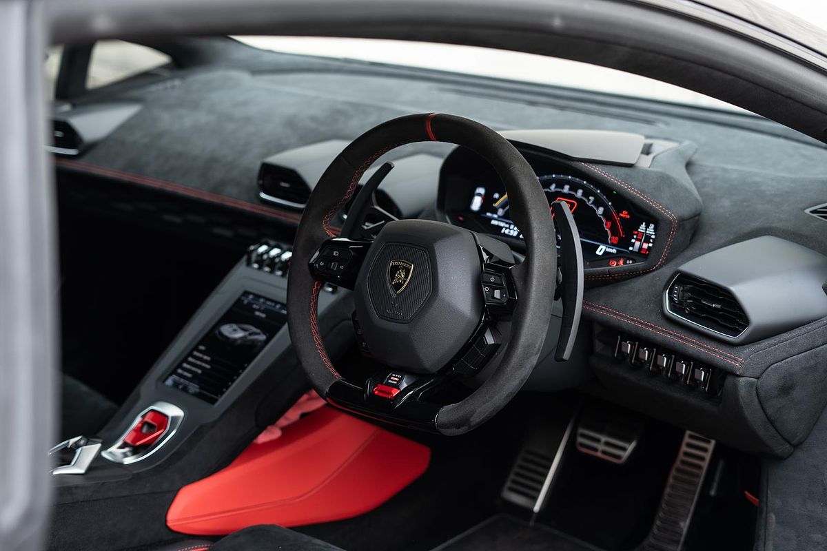 2023 Lamborghini Huracan STO 724