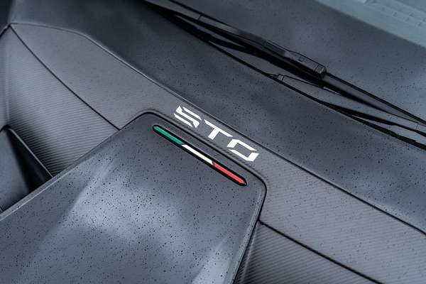 2023 Lamborghini Huracan STO 724