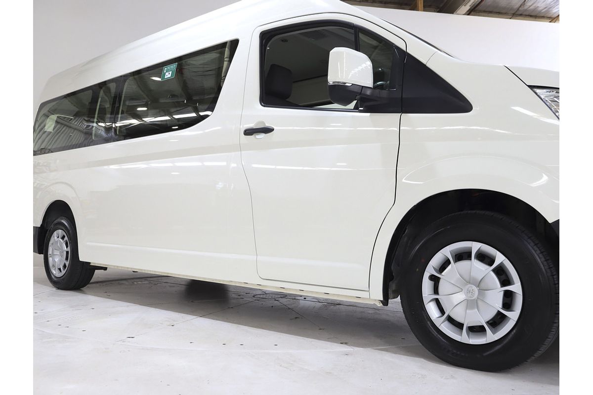Hiace Bus SLWB 2.8L T Diesel Automatic 9633060 001
