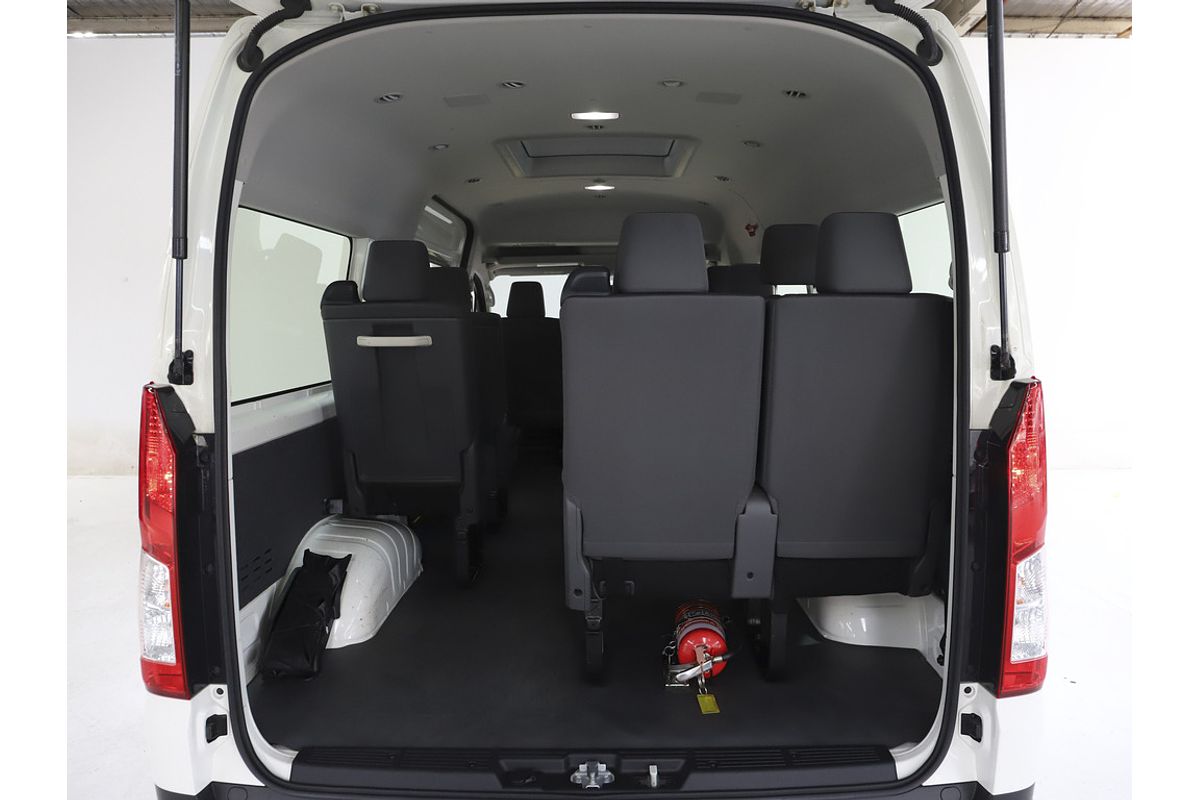 Hiace Bus SLWB 2.8L T Diesel Automatic 9633060 001