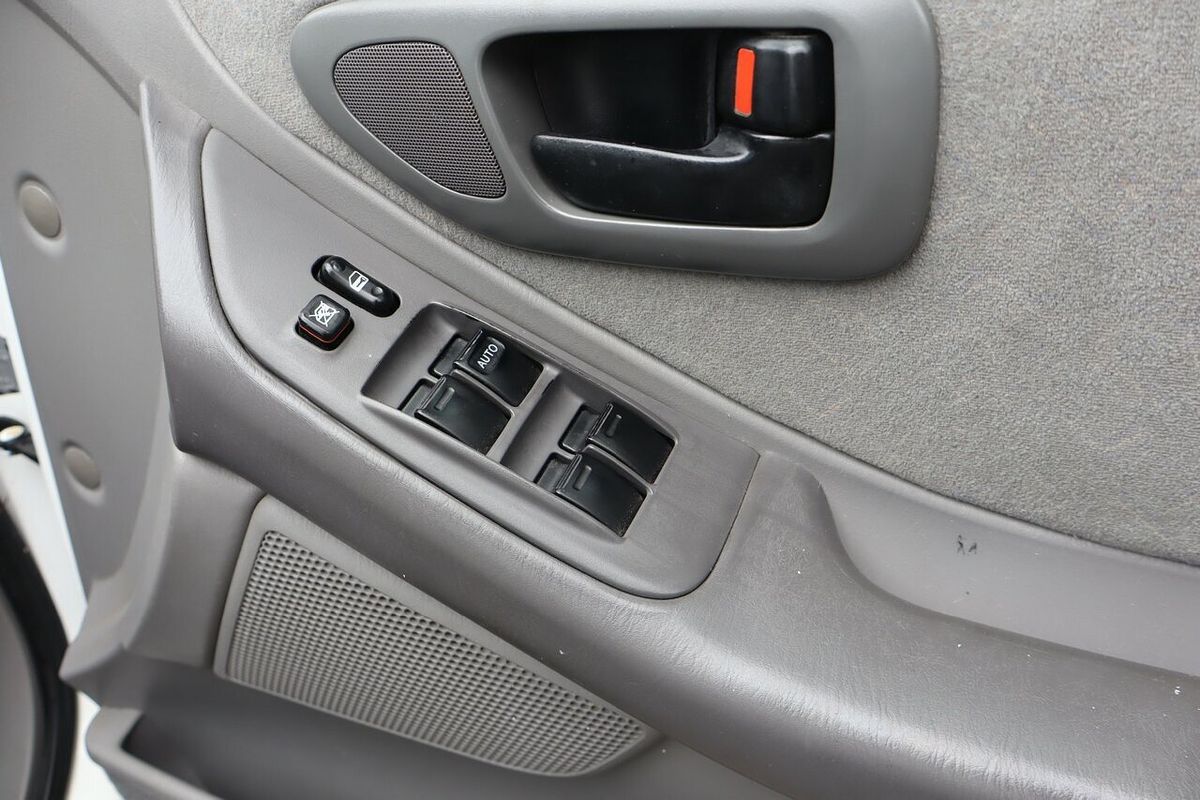 2003 Toyota Avalon Advantage MCX10R MkII