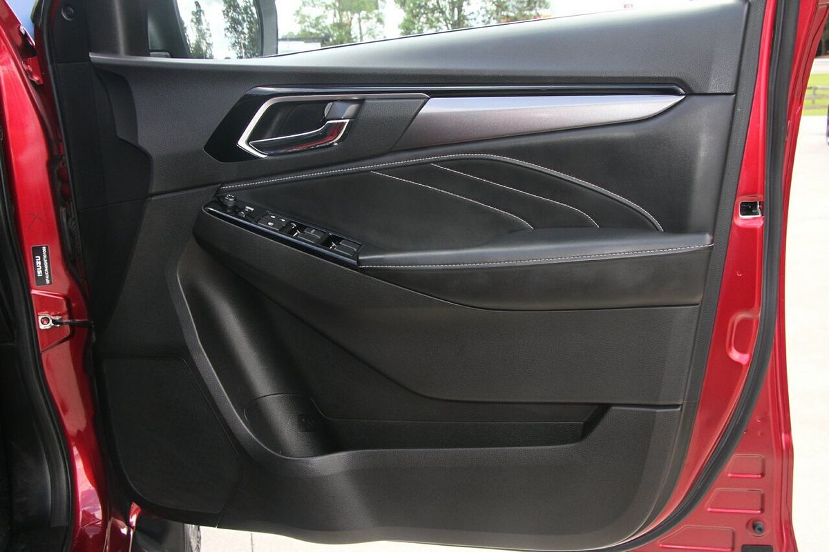 2022 Isuzu MU-X LS-T