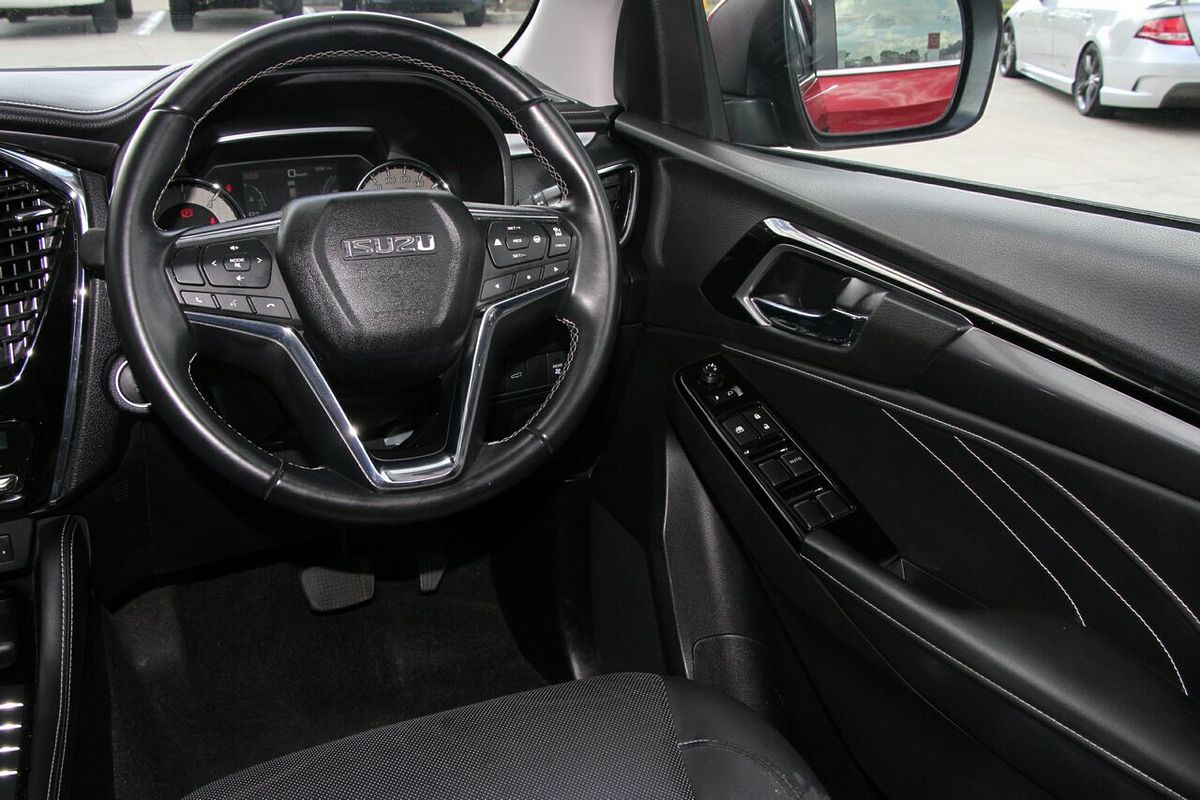2022 Isuzu MU-X LS-T