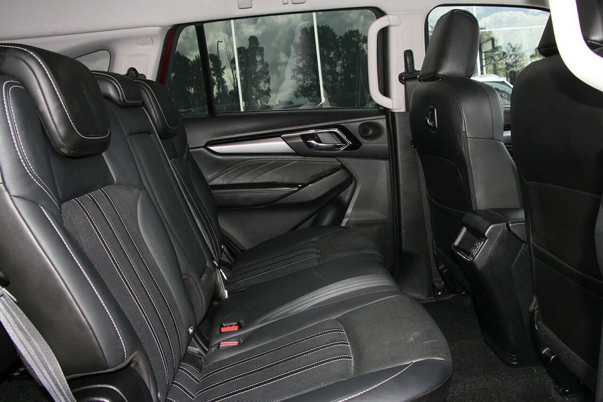 2022 Isuzu MU-X LS-T