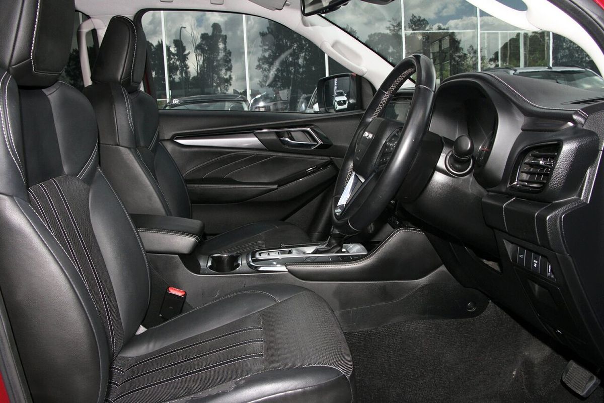 2022 Isuzu MU-X LS-T