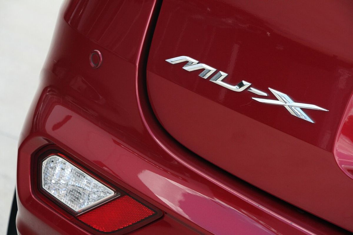 2022 Isuzu MU-X LS-T