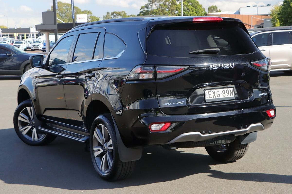 2022 Isuzu MU-X LS-T