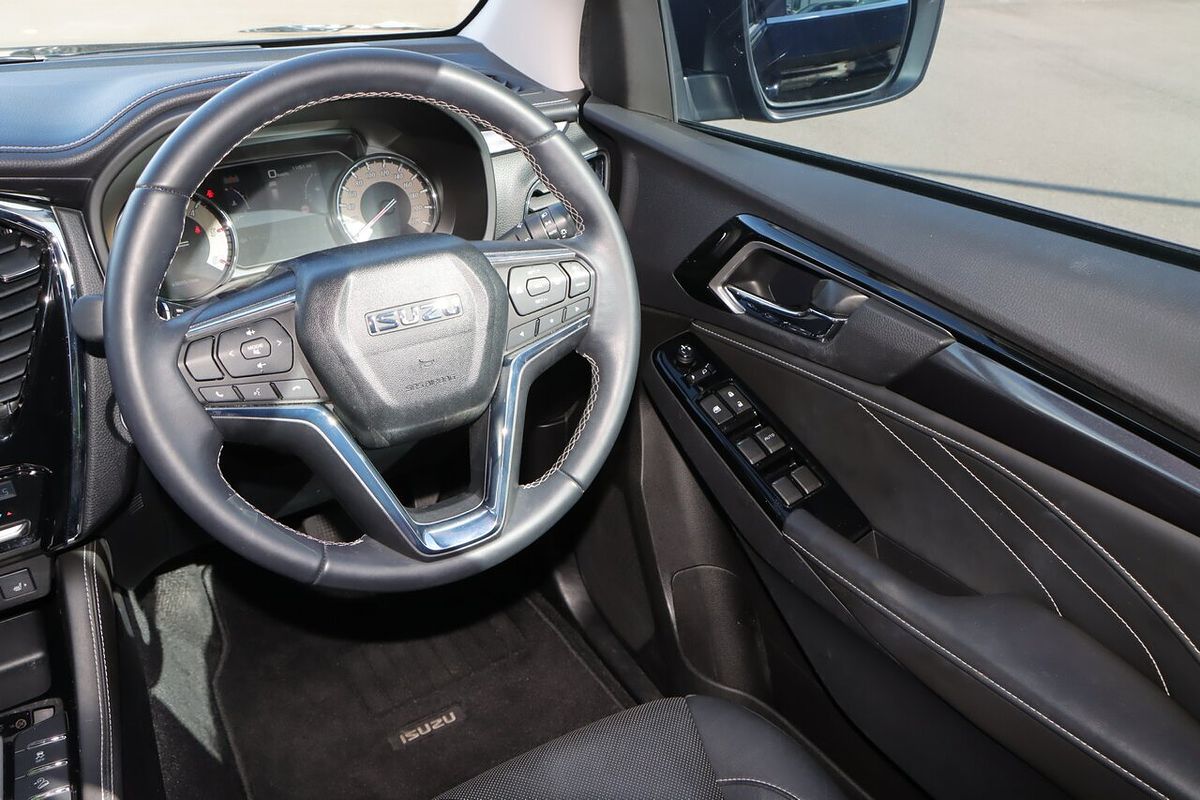 2022 Isuzu MU-X LS-T