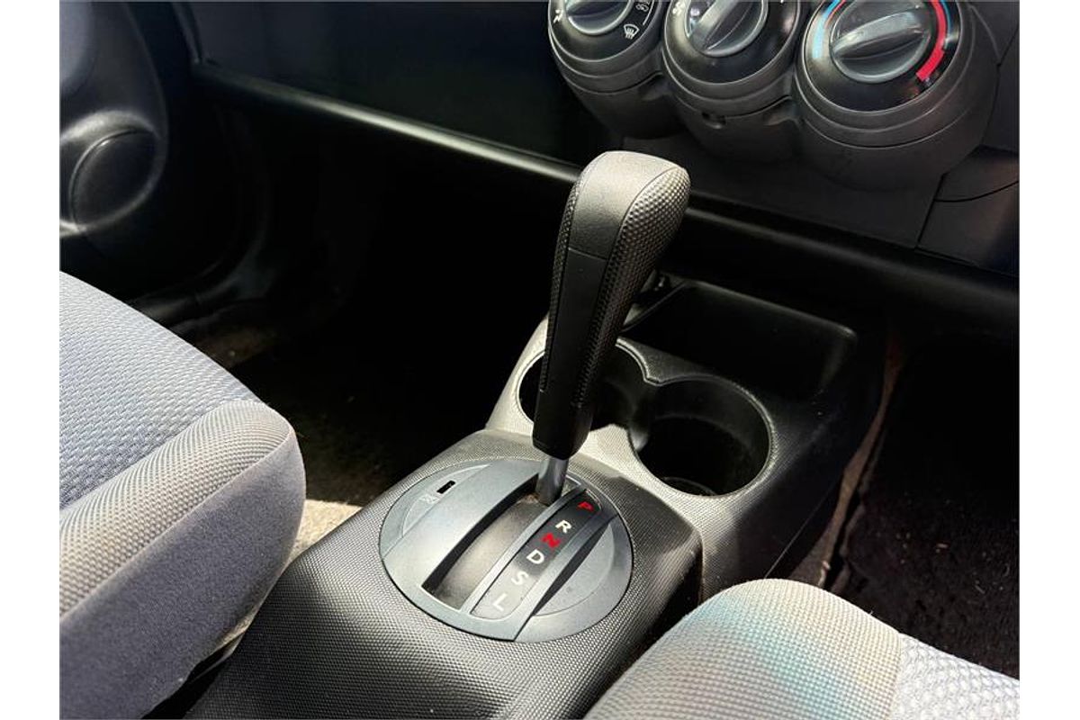 2004 Honda JAZZ GLi