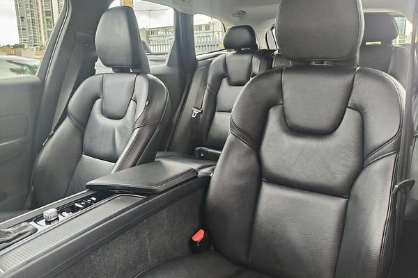 2018 Volvo XC60 T5 Momentum