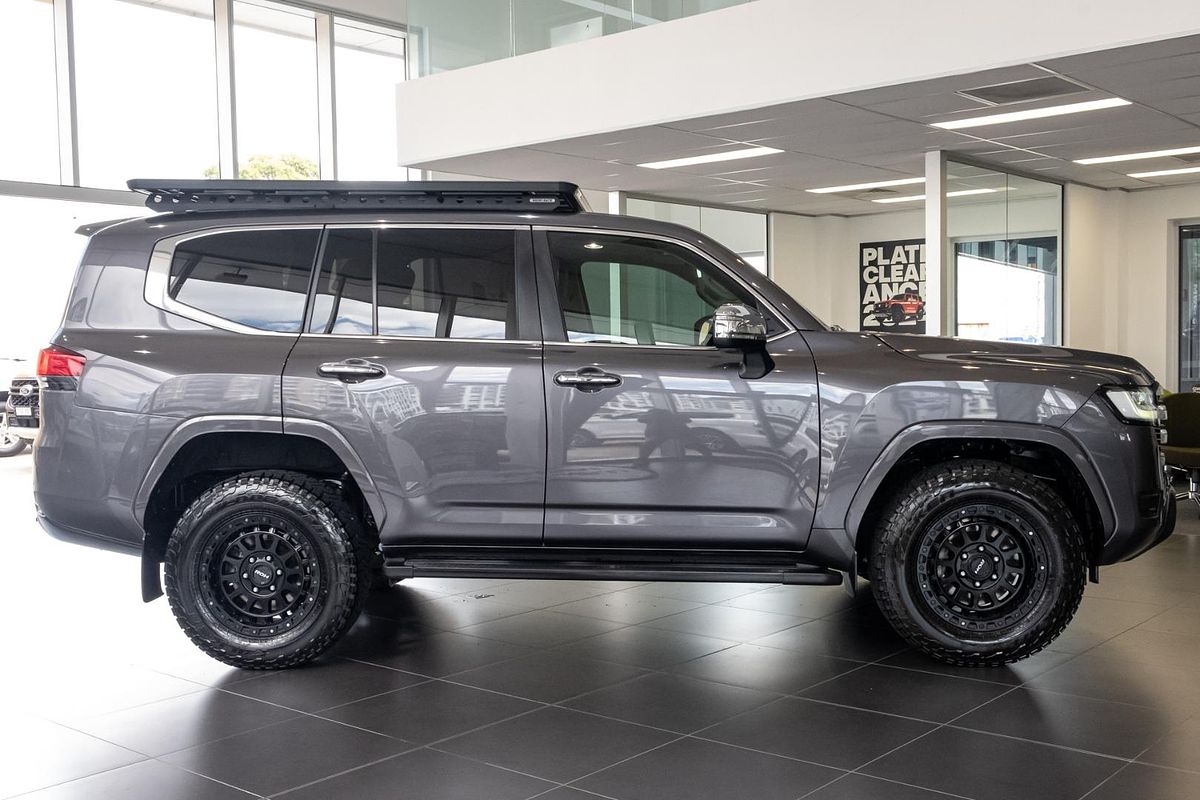 2022 Toyota Landcruiser Sahara FJA300R