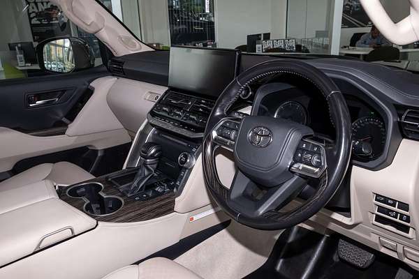 2022 Toyota Landcruiser Sahara FJA300R