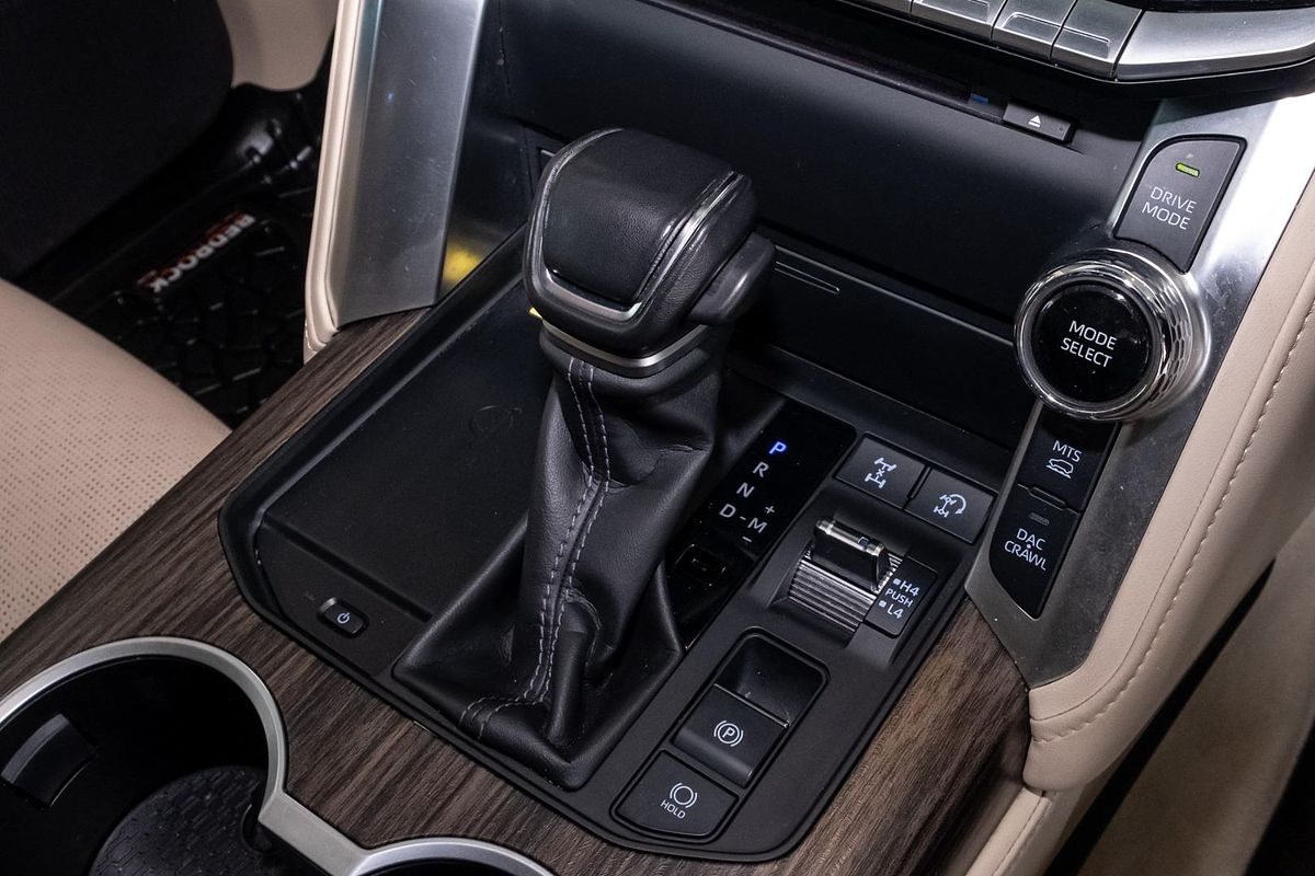 2022 Toyota Landcruiser Sahara FJA300R