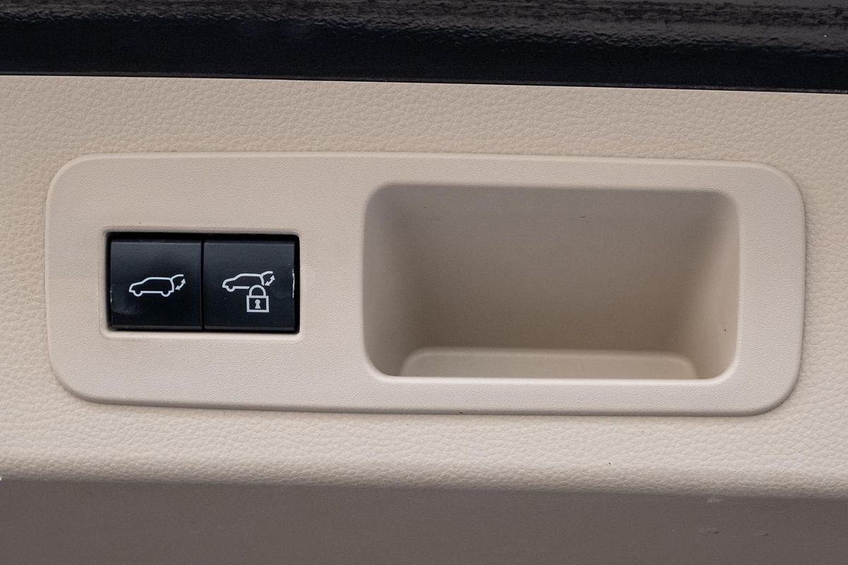 2022 Toyota Landcruiser Sahara FJA300R